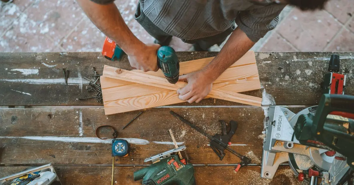 Come Creare una Scaffalatura Fai Da Te: Guida Pratica