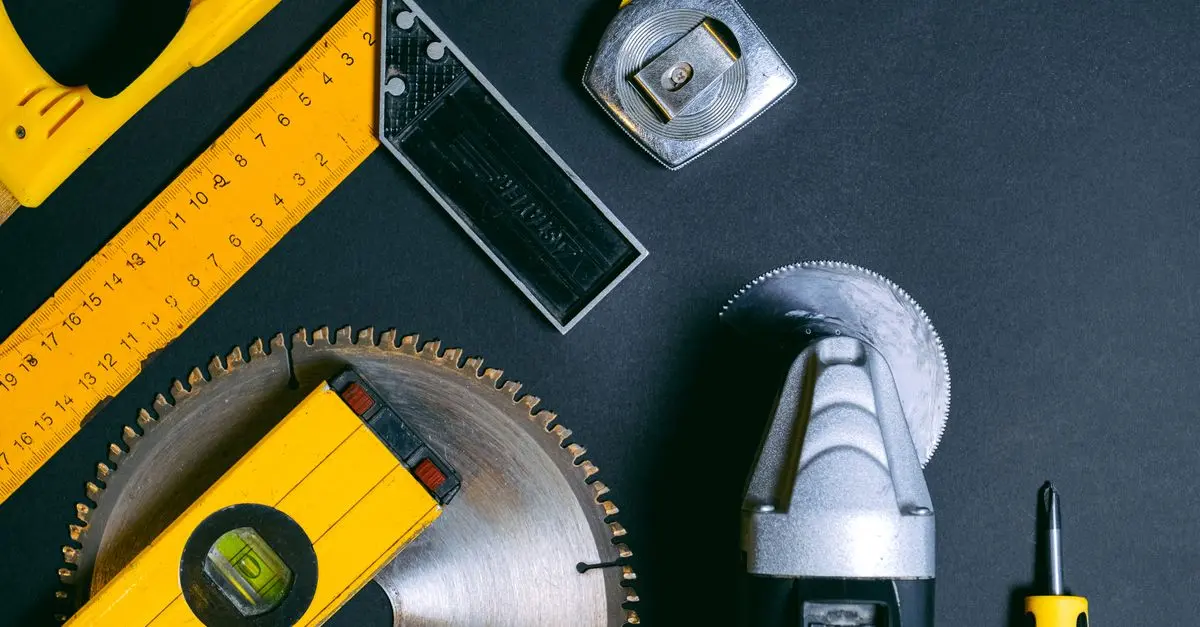 10 Strumenti Fai Da Te Indispensabili per Ogni Progetto